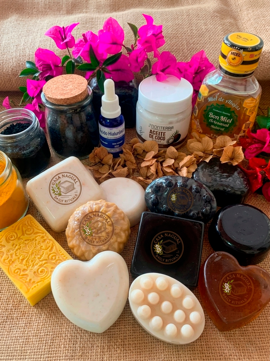 Jabones artesanales Casa Nagual con flores, miel y aceites esenciales