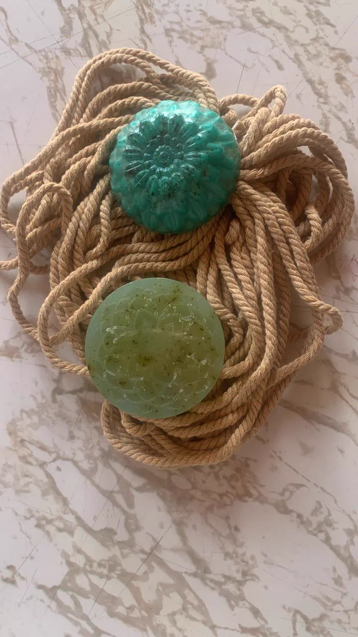 Jabón de menta, con polvo de manzanilla romero Casa Nagual