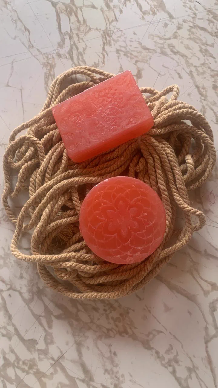 Jabón de amino de cabra y aroma a Chanel No. 5 Casa Nagual